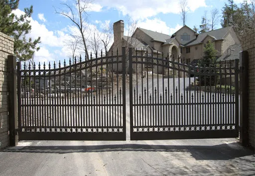 Do I Need a Permit for a Fence in Hollywood, FL?